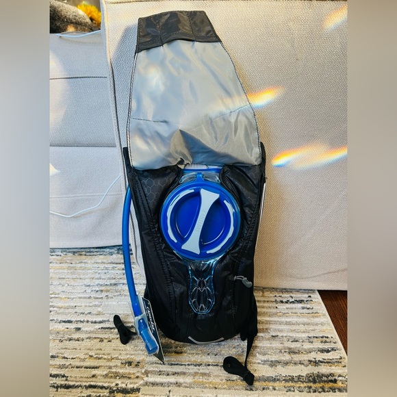 New!! CamelBak HydroBak Hydration Pack, Black - Picture 3 of 7
